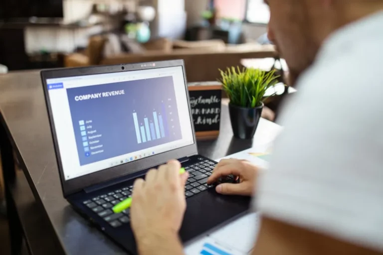Anthropic revenue: Market Outlook, Risks, and Key Things to Watch