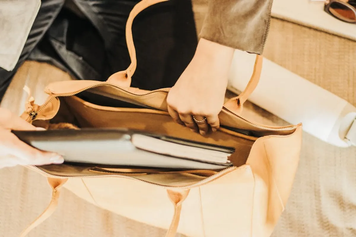 Clear Tote Bags: Uses, Benefits, and Buying Tips