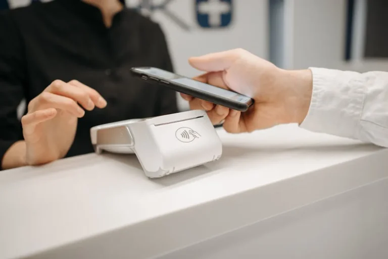 Does walmart have tap to pay: Market Outlook, Risks, and Key Things to Watch