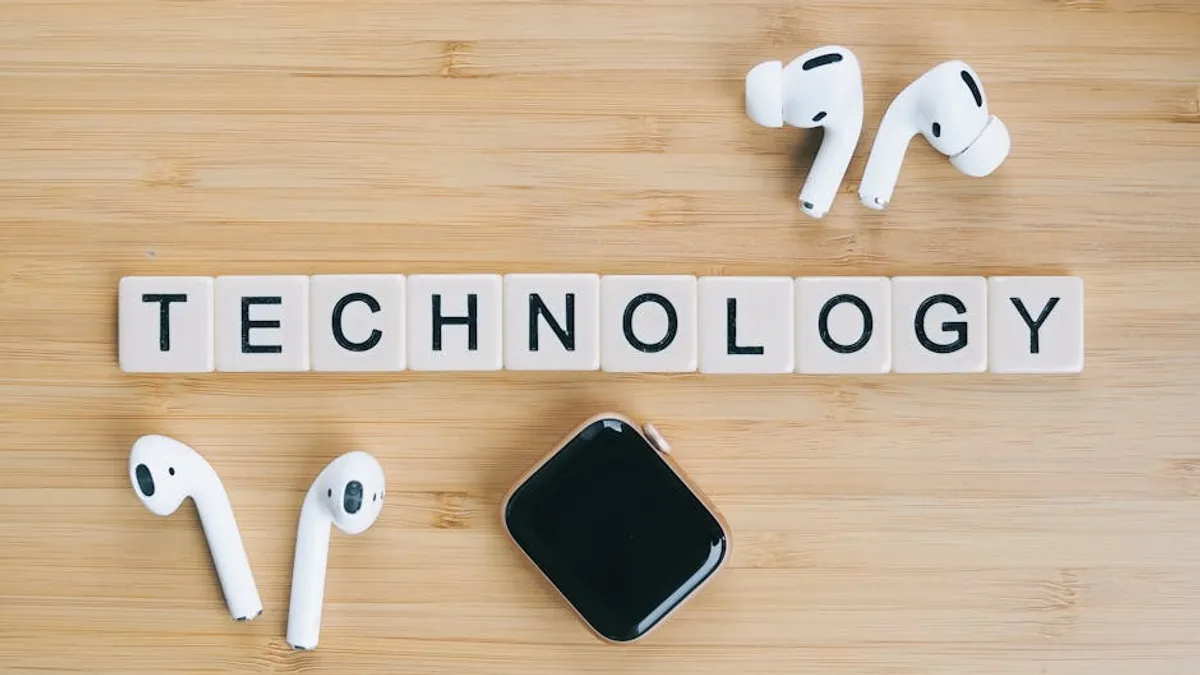 techslassh.com Content Ideas for travel shoppers Looking to choose practical products